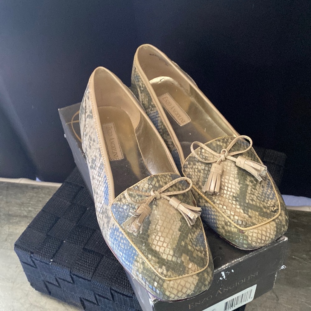 Enzo Angiolini Blue/Green/Beige leather snake pattern dress shoes.